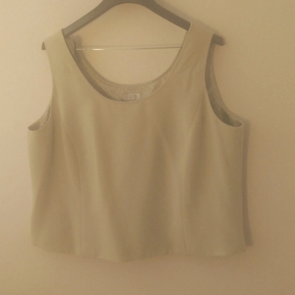 3 piece - Avocado Green suit. Gorgeous & beautiful inside lining --Tahari - Picture 4 of 6